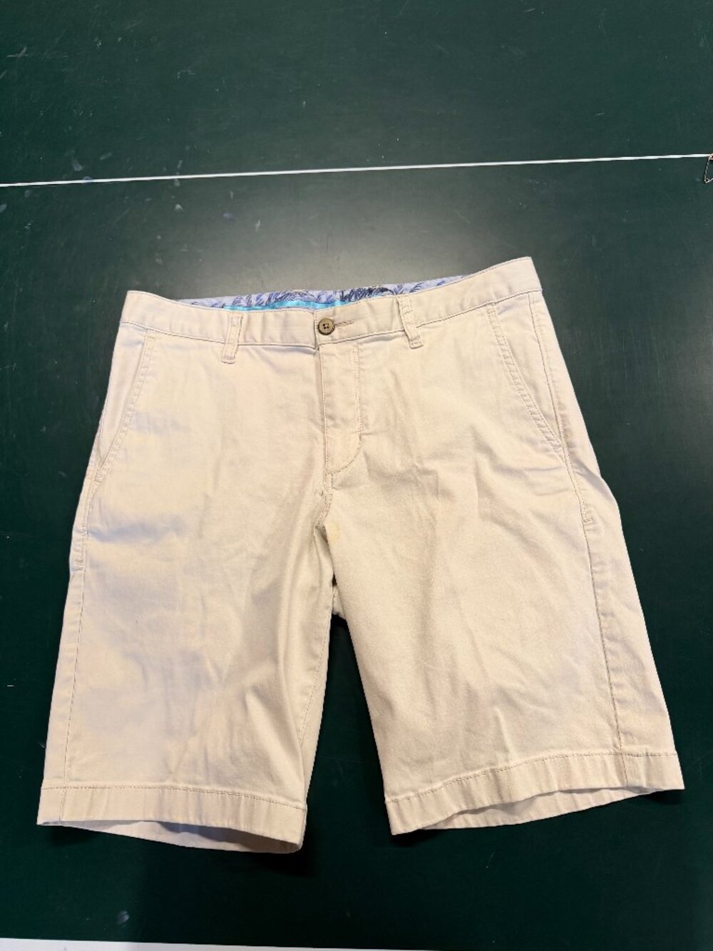 Tommy Bahama Men’s Cream Stretch Tencel Chino Shorts Size 32